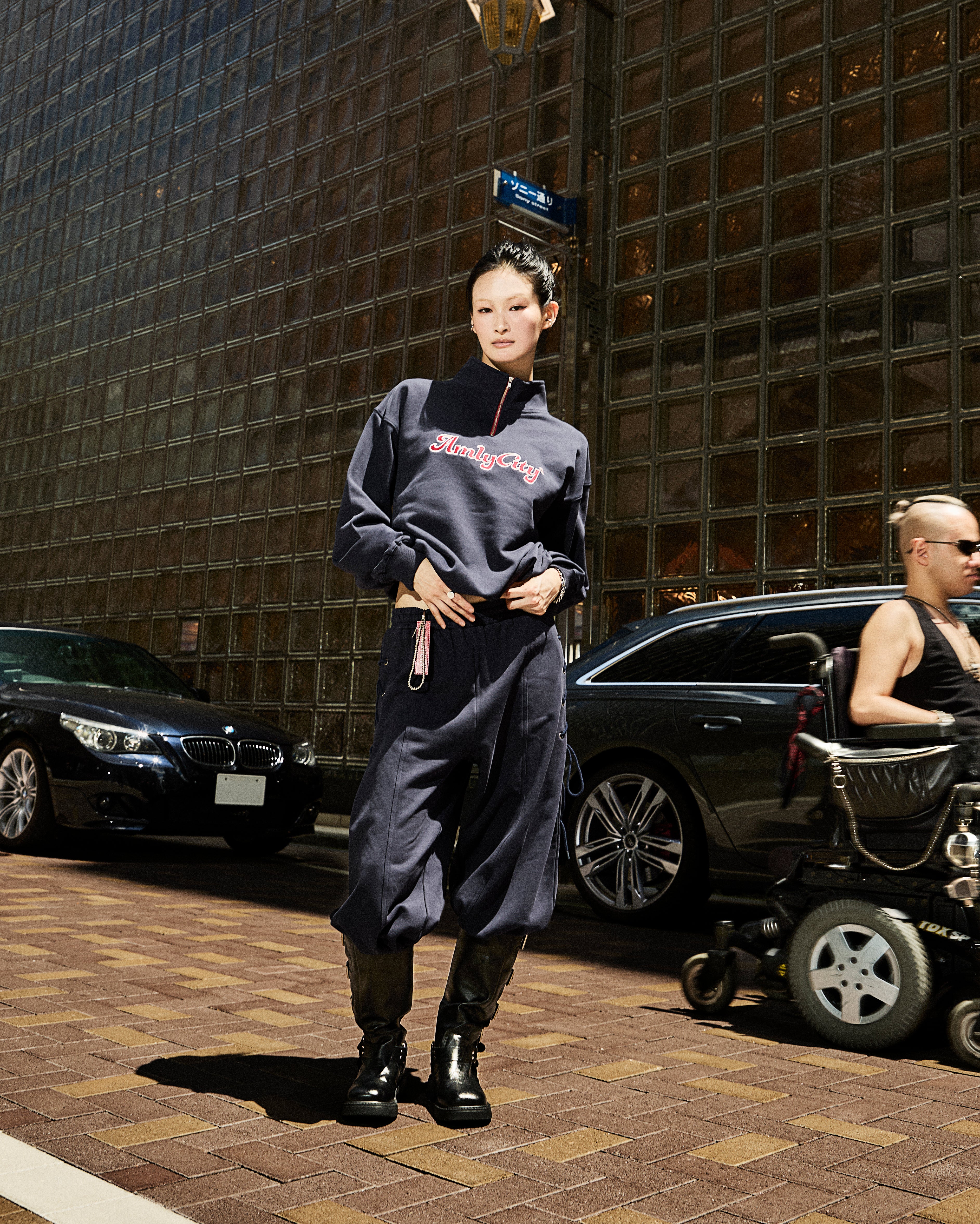 受注】ハーフジップロゴスウェット – AmlyCity