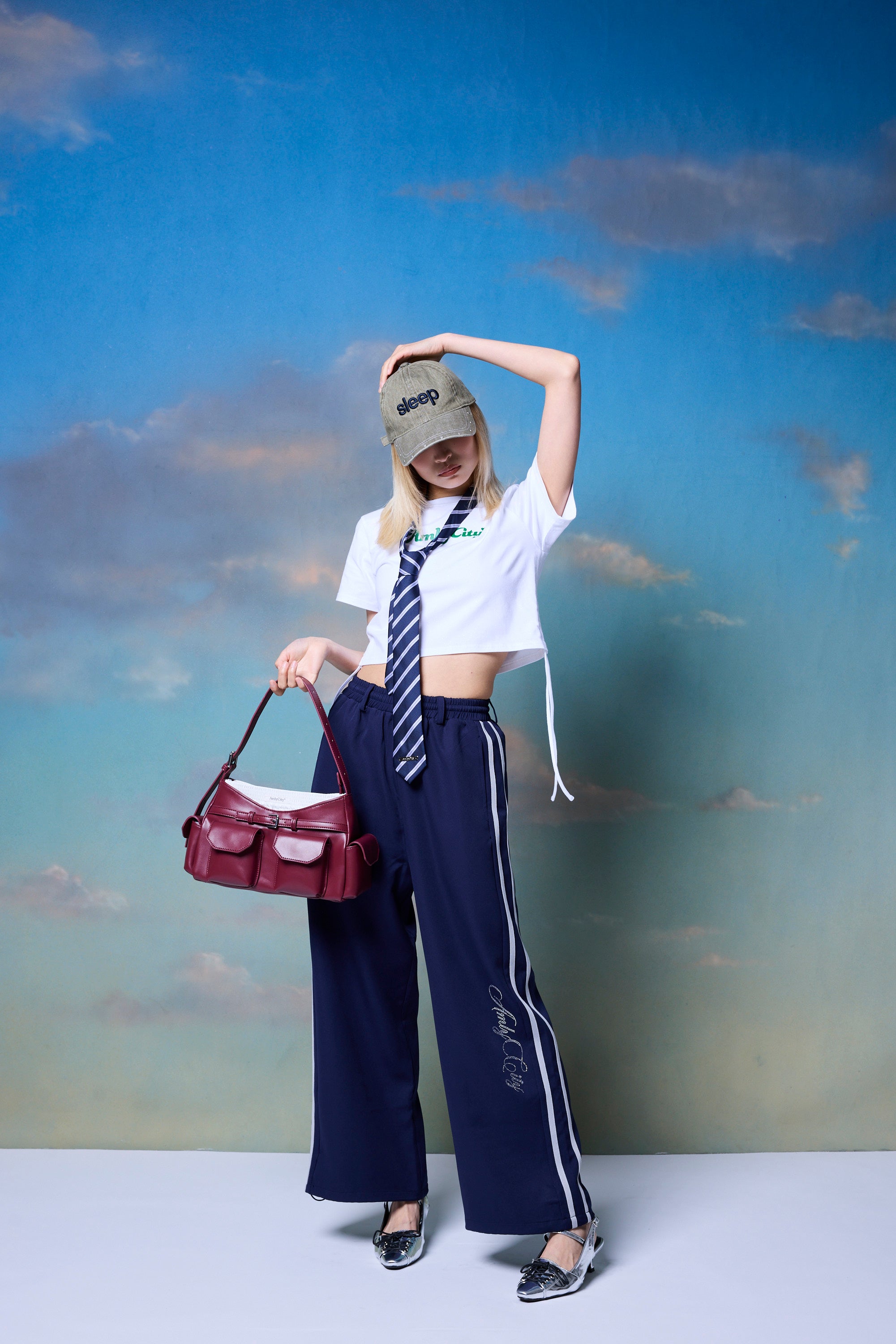 グリッターロゴTシャツ – AmlyCity