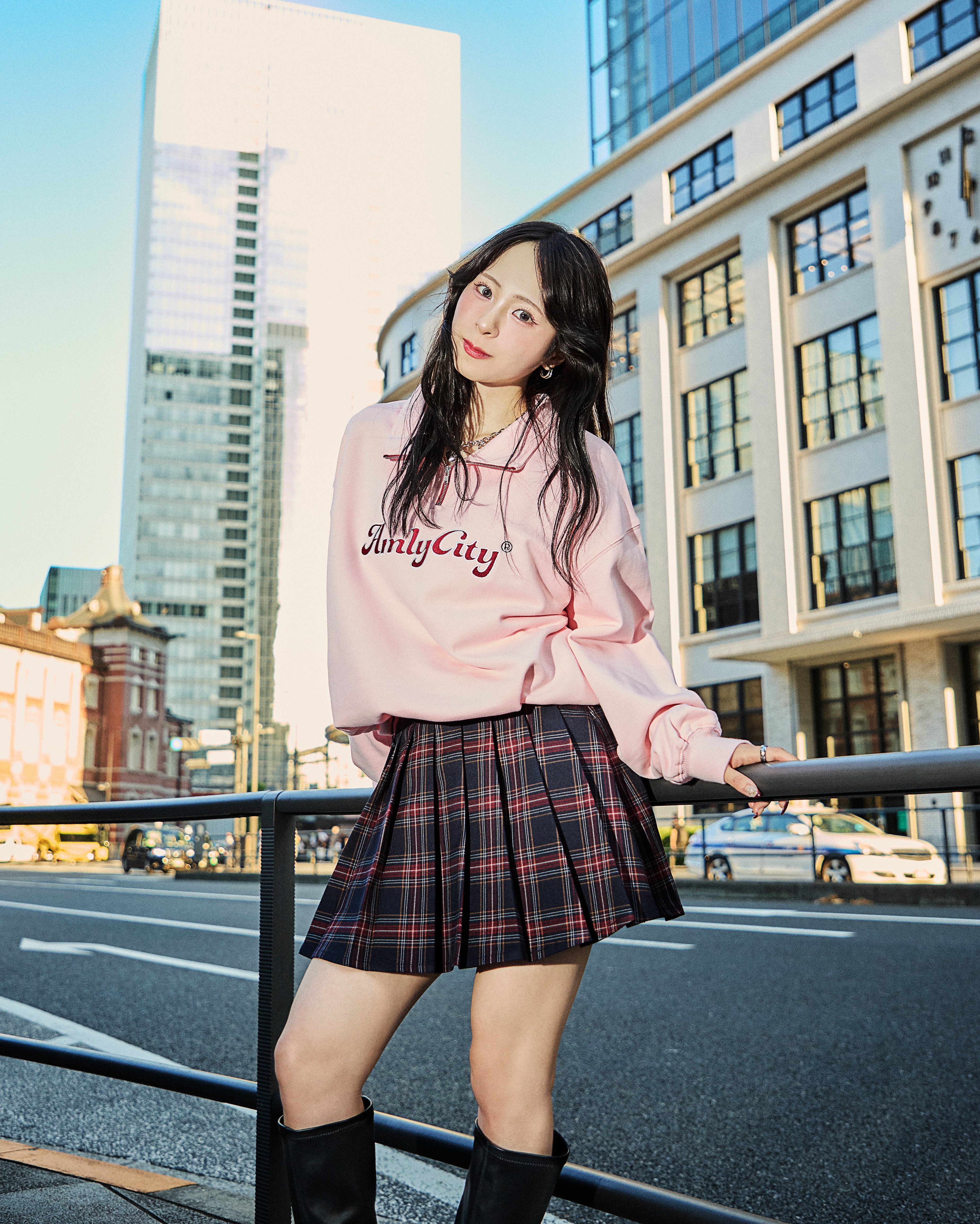 受注】ハーフジップロゴスウェット – AmlyCity