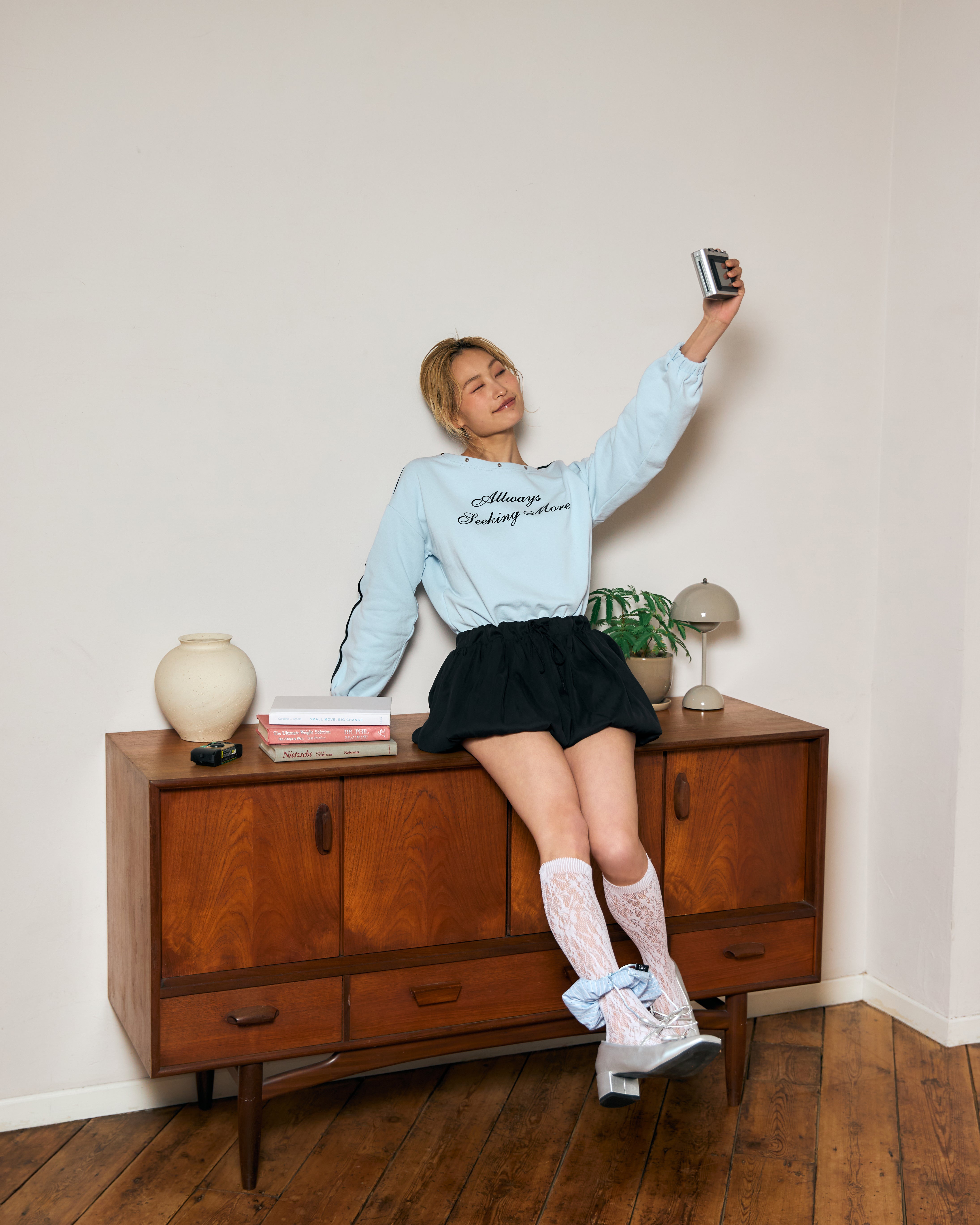 新品未使用Amlycity サイドラインバルーンワンピース ホワイト amlycity.com – AmlyCity