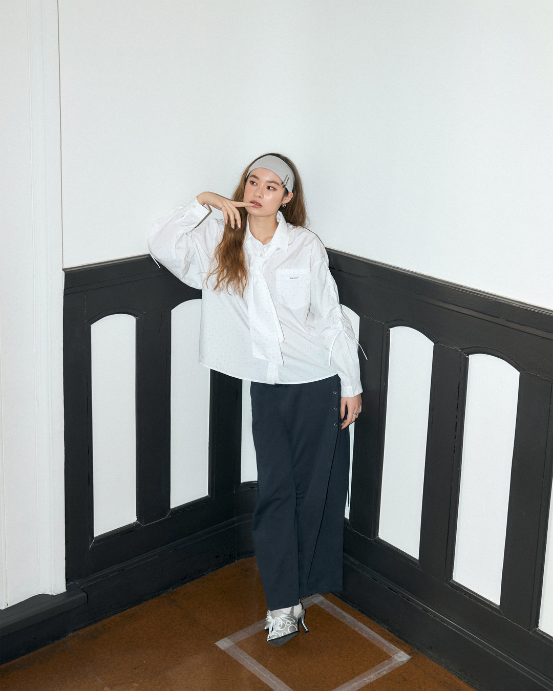 【受注】ボウタイつきラインストーンギャザーシャツ