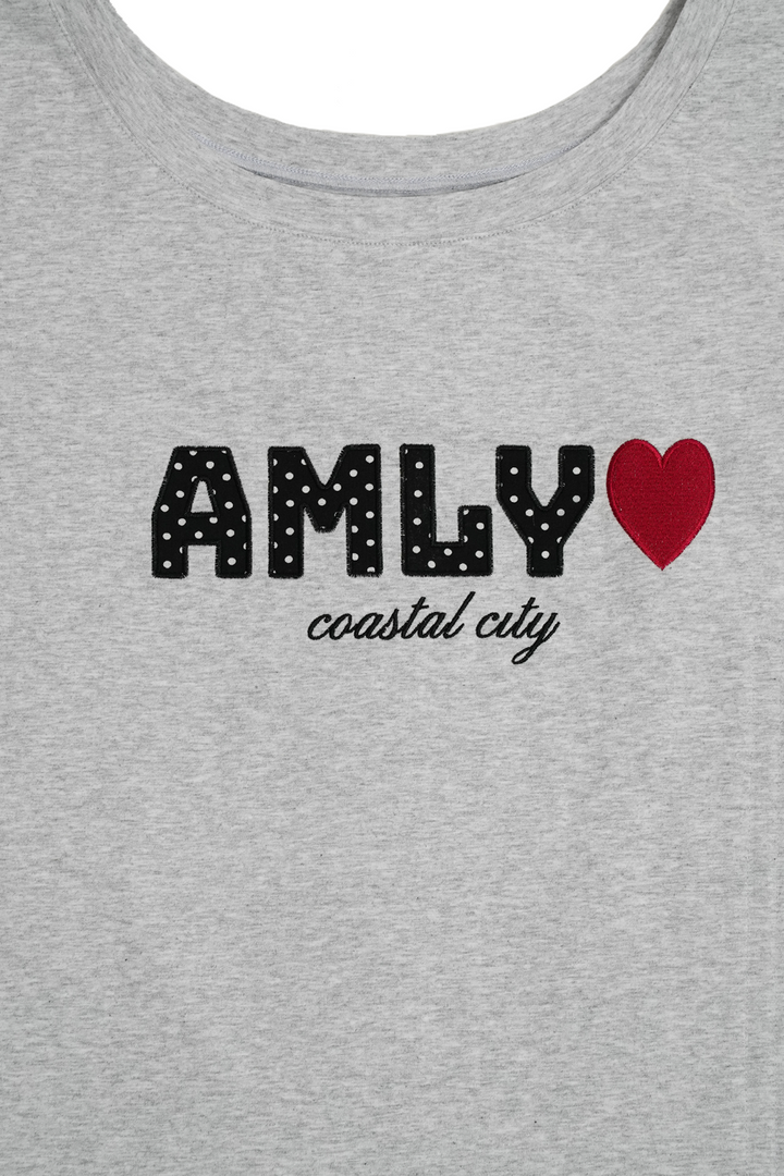 AMLY裾ドロストロゴTシャツ