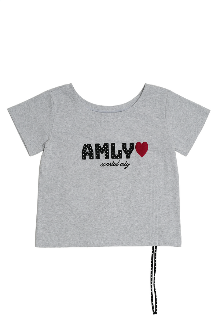 AMLY裾ドロストロゴTシャツ