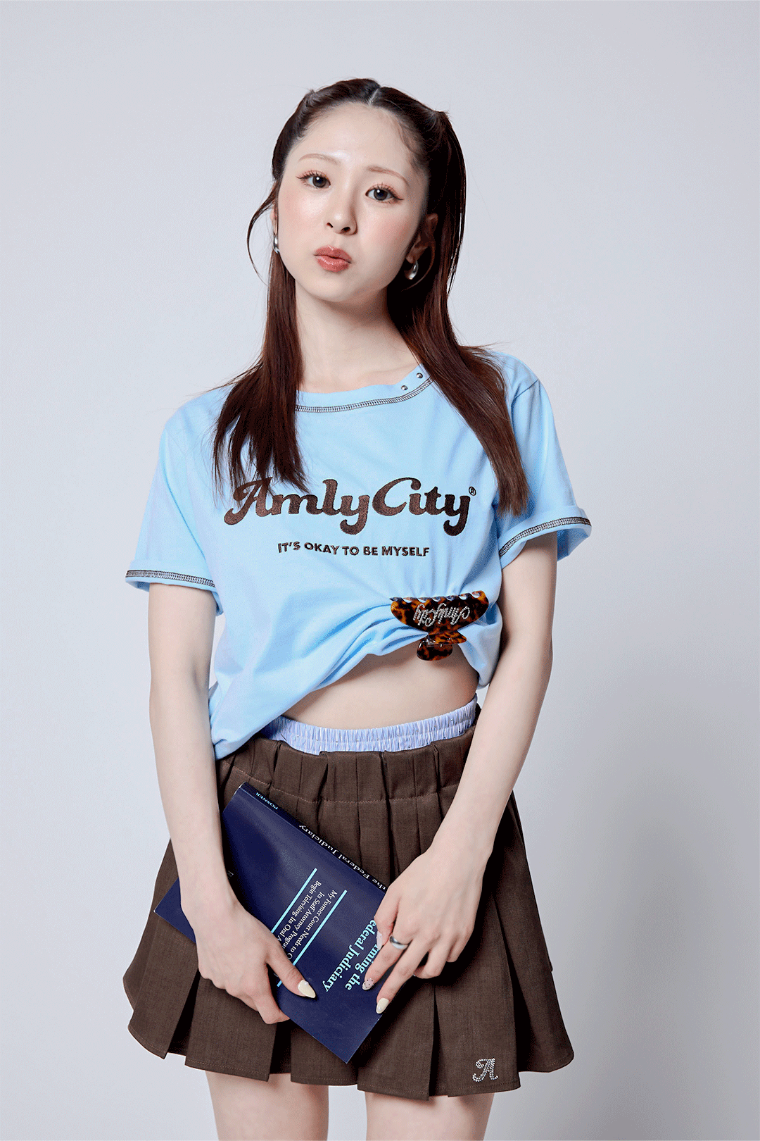 【5/15 (fri) 18:00 発売開始】AmlyロゴステッチTシャツ