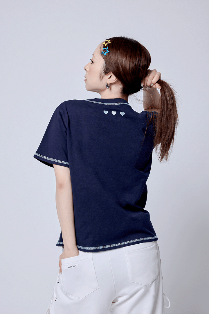 【5/15 (fri) 18:00 発売開始】AmlyロゴステッチTシャツ