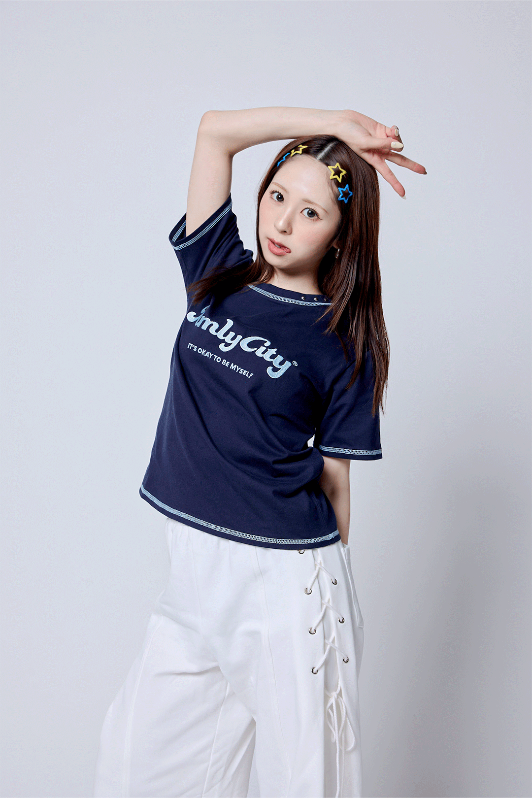 【5/15 (fri) 18:00 発売開始】AmlyロゴステッチTシャツ