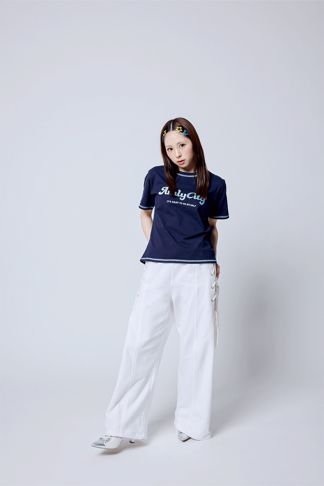 【5/15 (fri) 18:00 発売開始】AmlyロゴステッチTシャツ