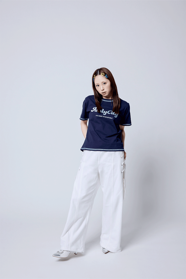 【5/15 (fri) 18:00 発売開始】AmlyロゴステッチTシャツ