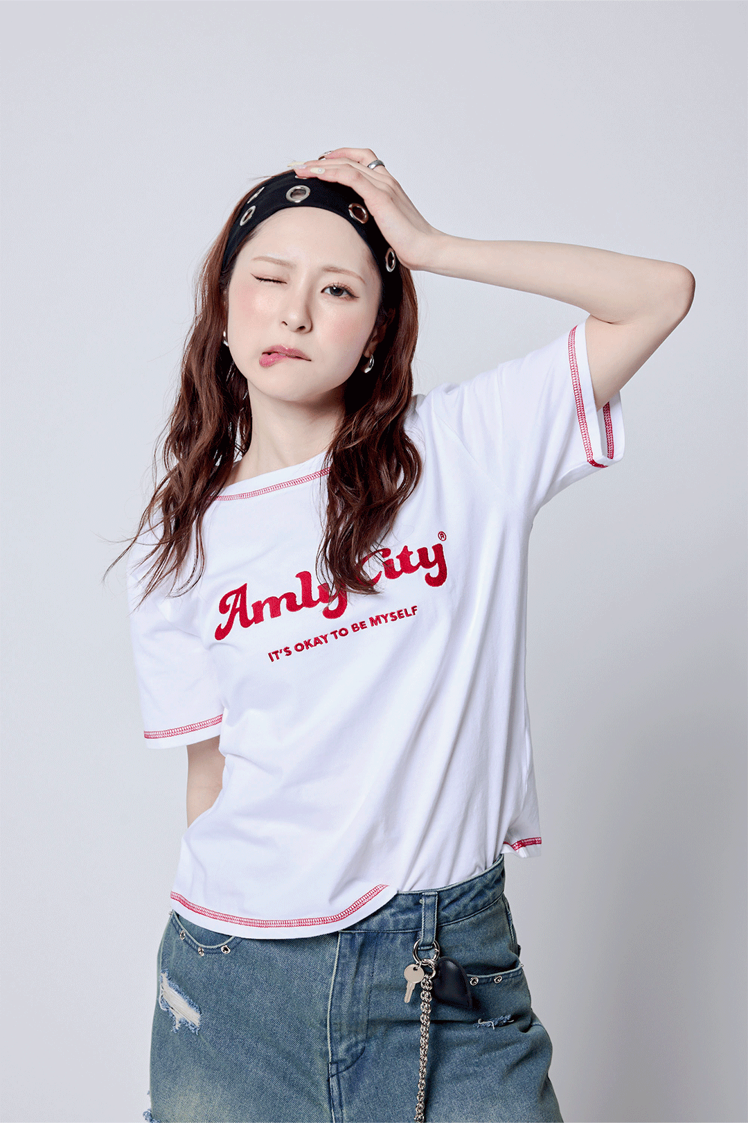 【5/15 (fri) 18:00 発売開始】AmlyロゴステッチTシャツ