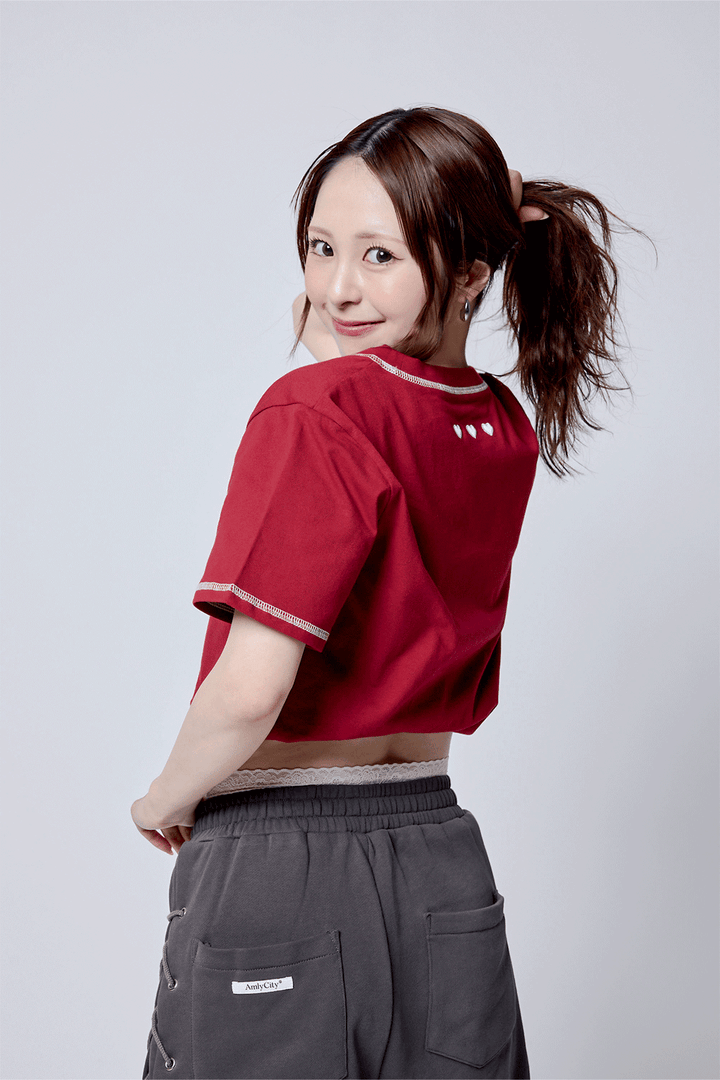 【5/15 (fri) 18:00 発売開始】AmlyロゴステッチTシャツ